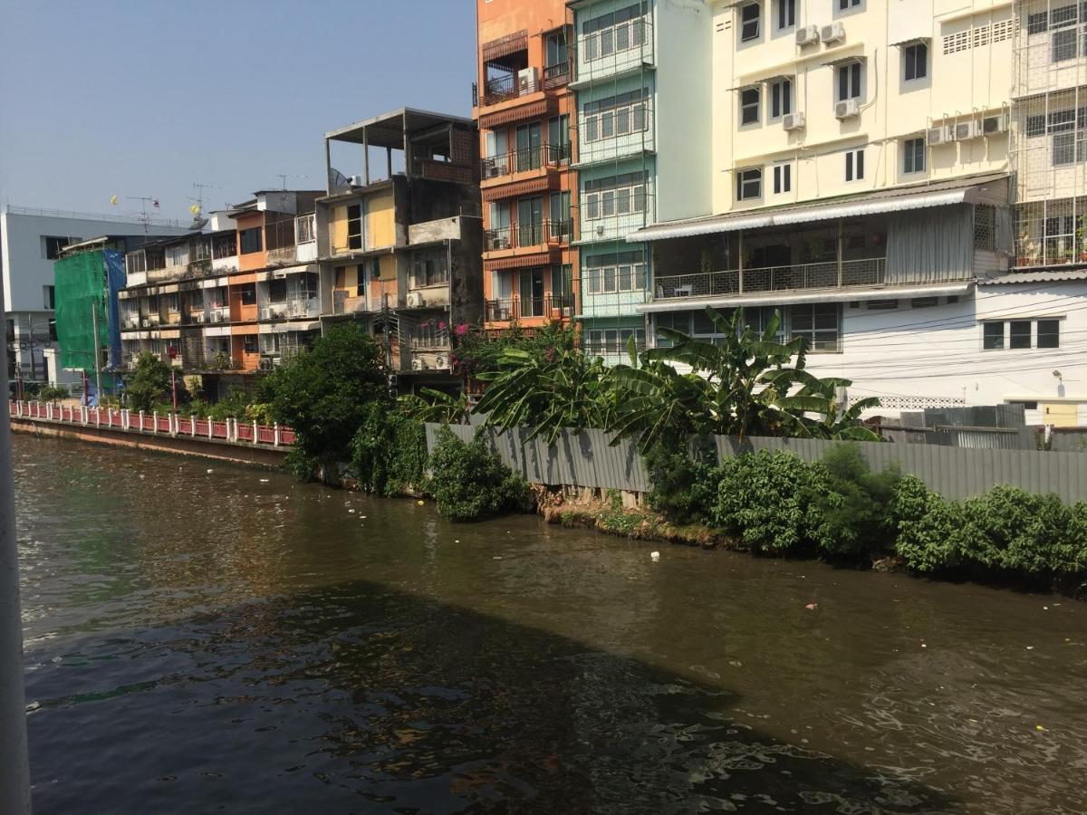 Nacorn Hostel Bangkok Exteriör bild