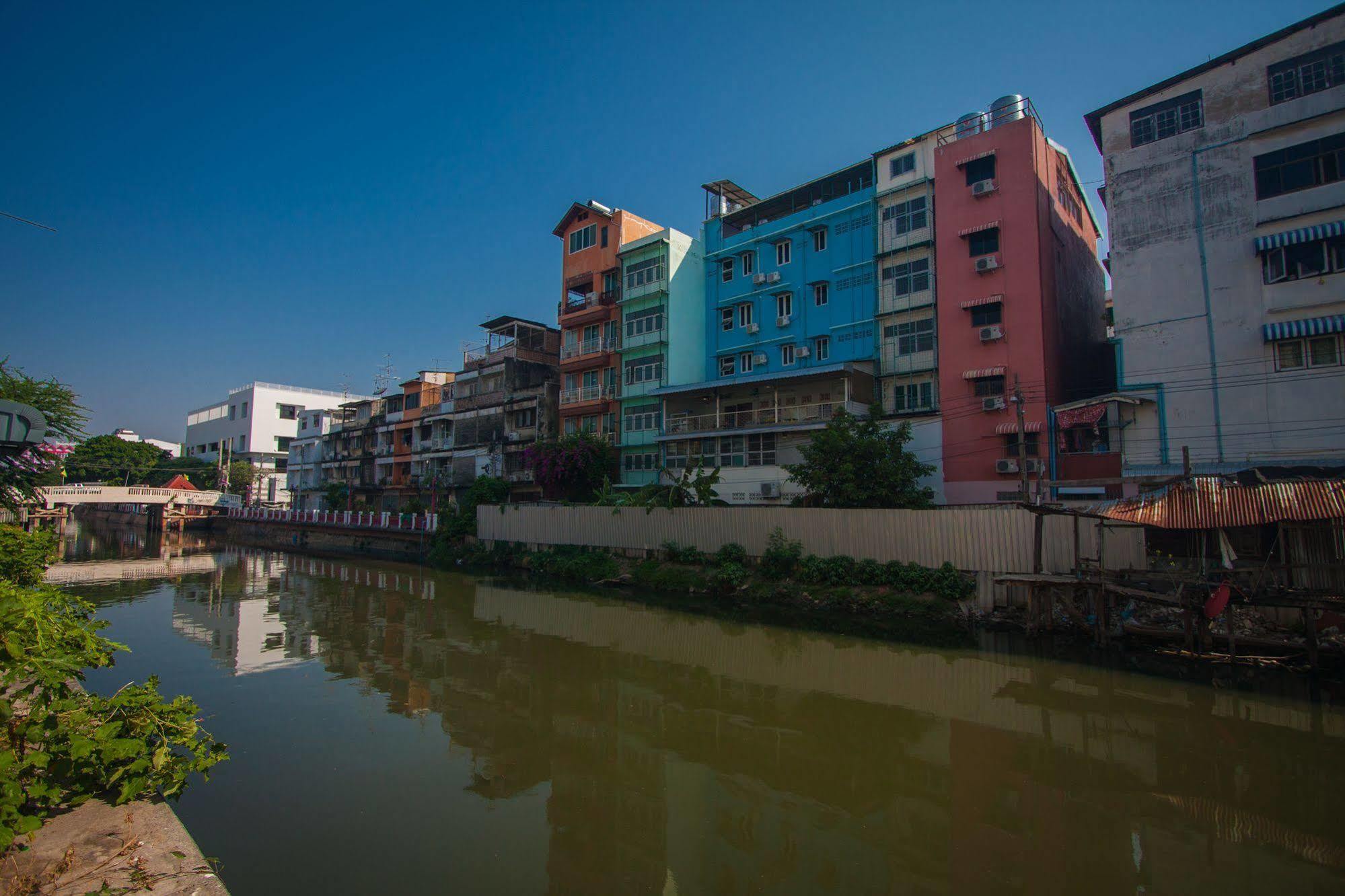 Nacorn Hostel Bangkok Exteriör bild