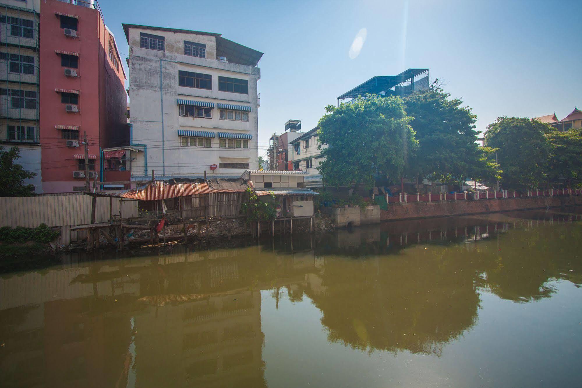 Nacorn Hostel Bangkok Exteriör bild
