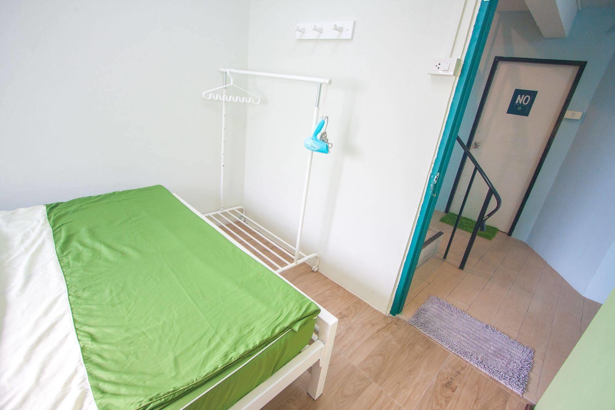 Nacorn Hostel Bangkok Exteriör bild